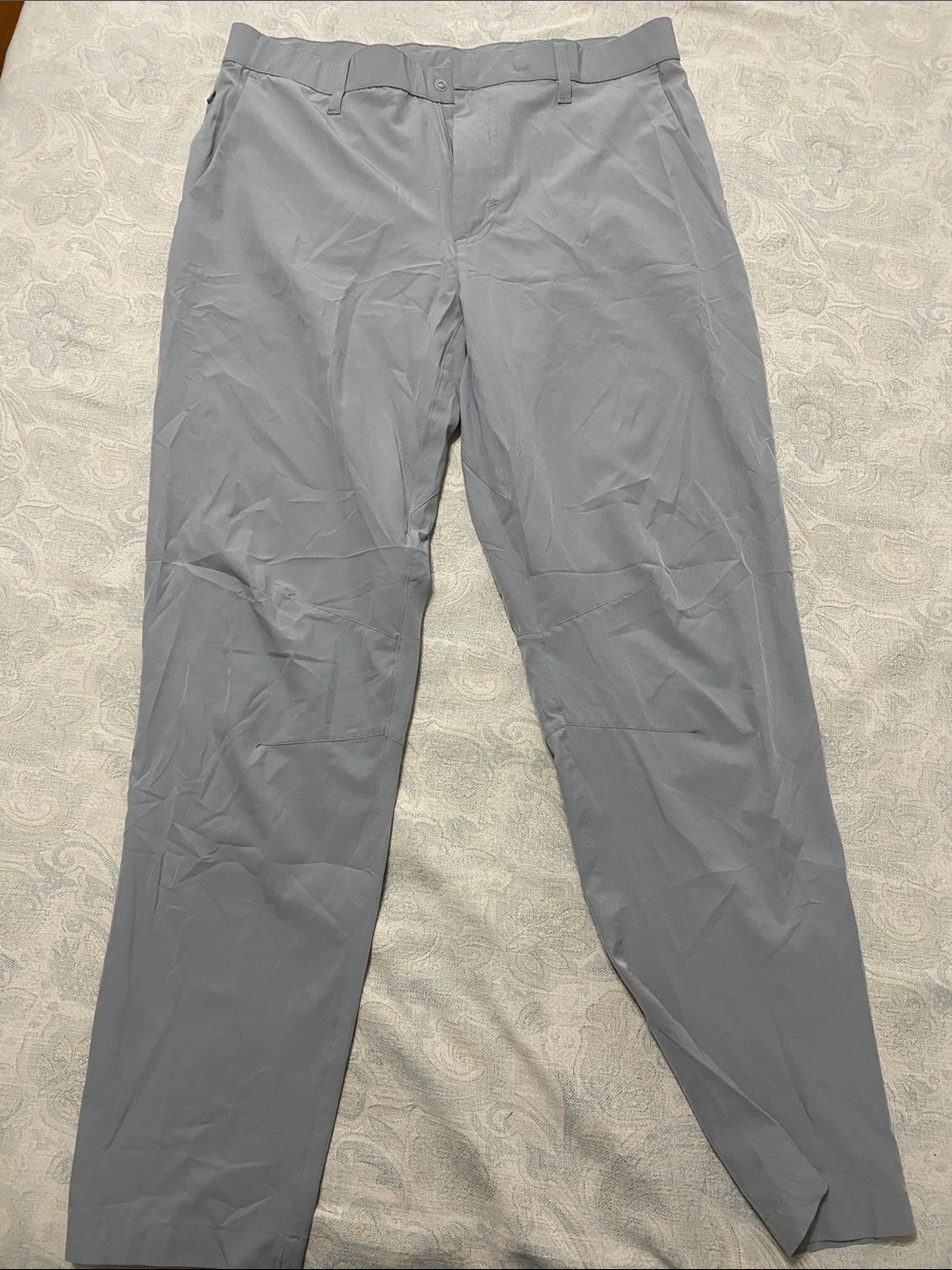 Fabletics Men’s Light Gray Performance pants Medium